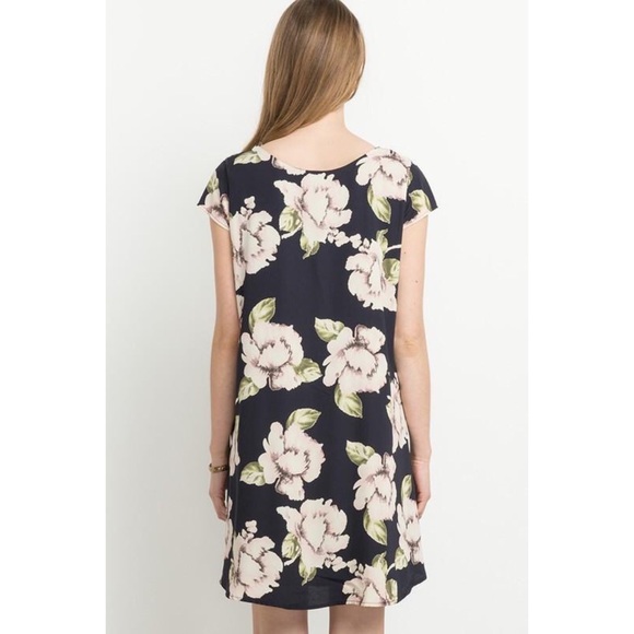 🎉HP🎉 Navy Floral Short Sleeve Dress With Pockets - Picture 4 of 6